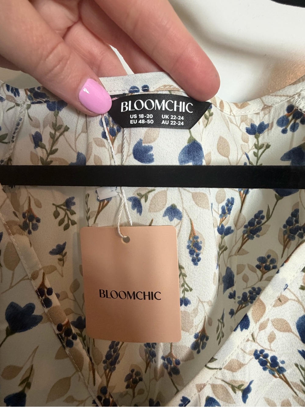 BloomChic Women’s Cream Floral V-Neck Blouse - 18-20 - NWT - Picture 2 of 4